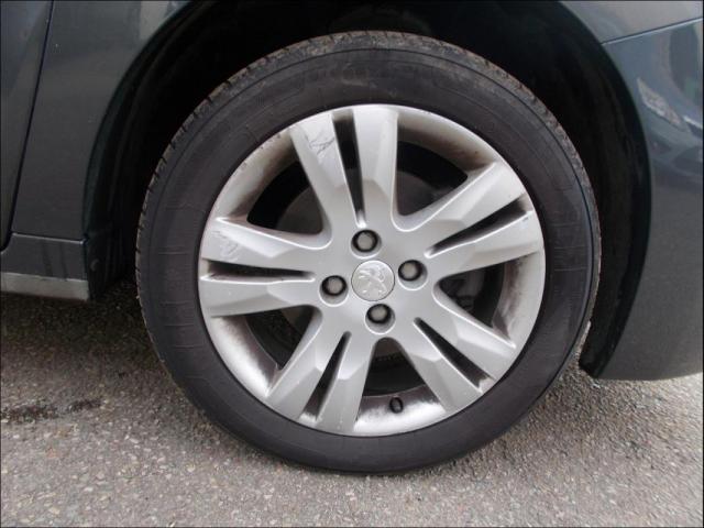 Peugeot 5008 image 2