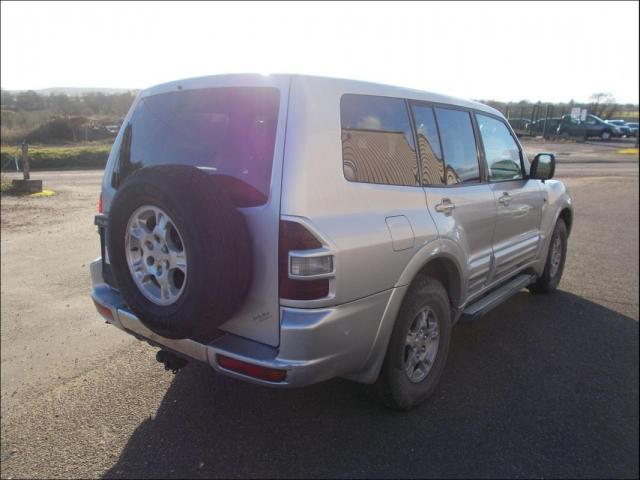 Mitsubishi Pajero image 2