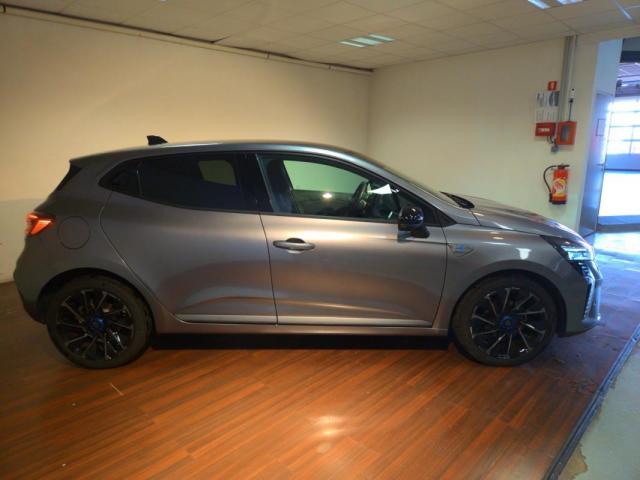 Renault Clio image 2