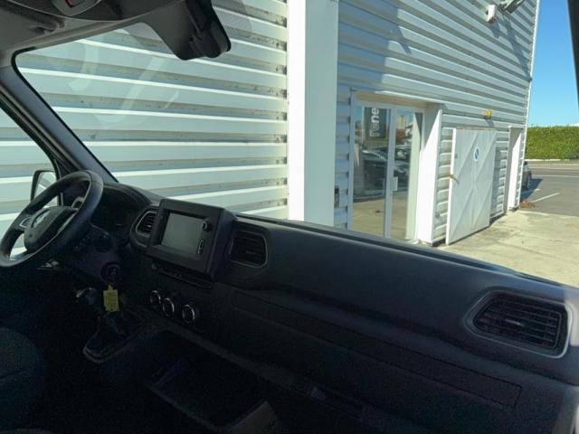 Renault Master image 2