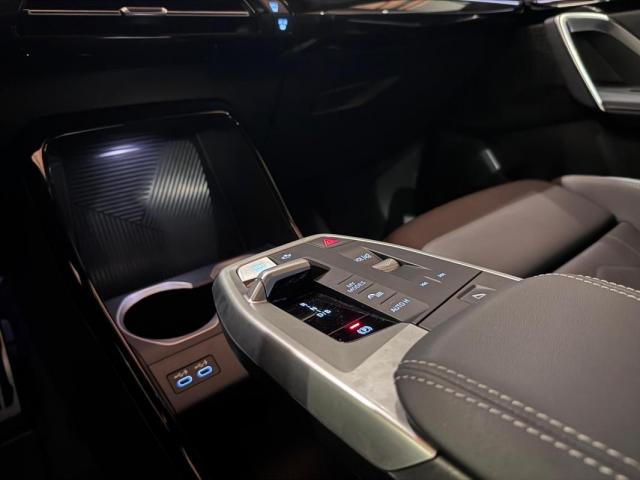 Bmw Ix1 image 7