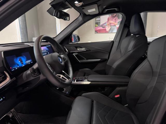 Bmw Ix1 image 3