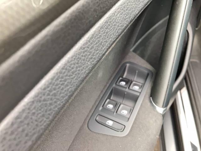 Volkswagen Golf image 6