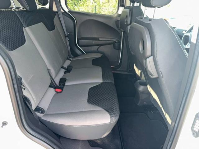 Ford Tourneo image 5