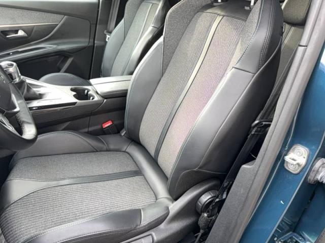 Peugeot 5008 image 1