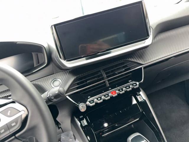 Peugeot 2008 image 2