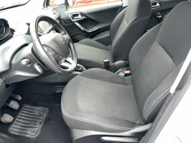 Peugeot 208 image 3