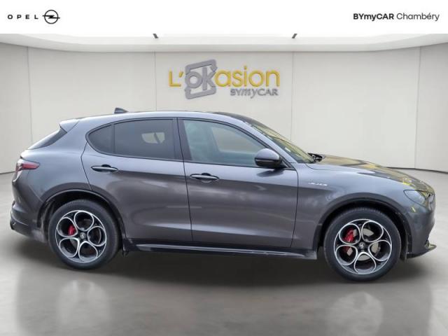 Alfa Romeo Stelvio image 2
