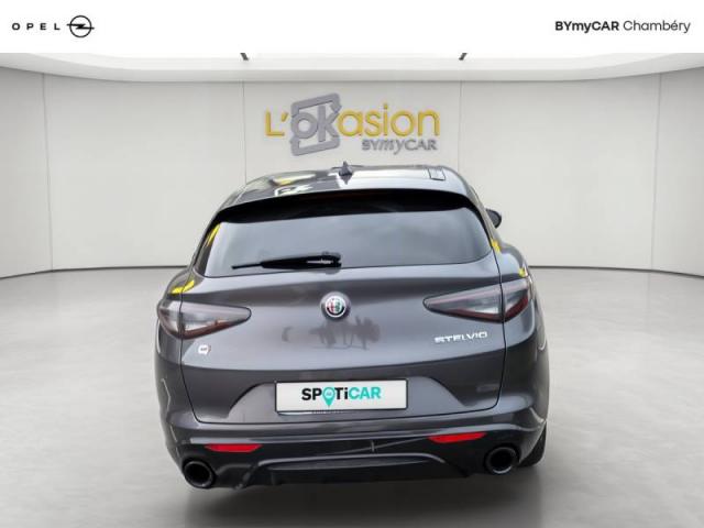 Alfa Romeo Stelvio image 8