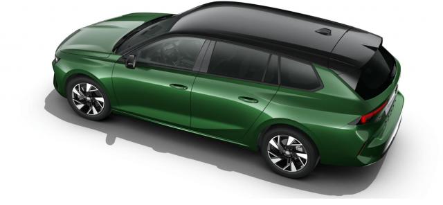 Opel Astra Sports Tourer image 2