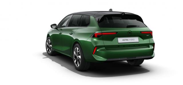 Opel Astra Sports Tourer image 1