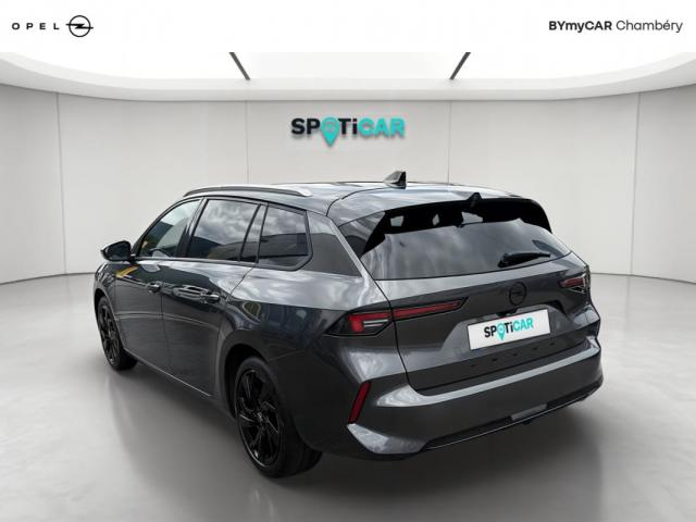 Opel Astra Sports Tourer image 4