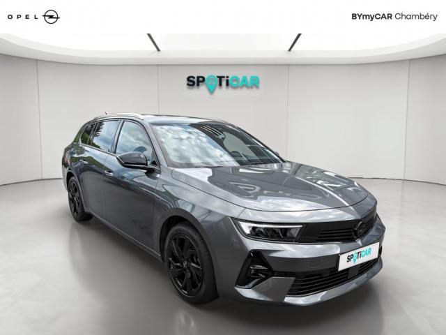 Opel Astra Sports Tourer image 2