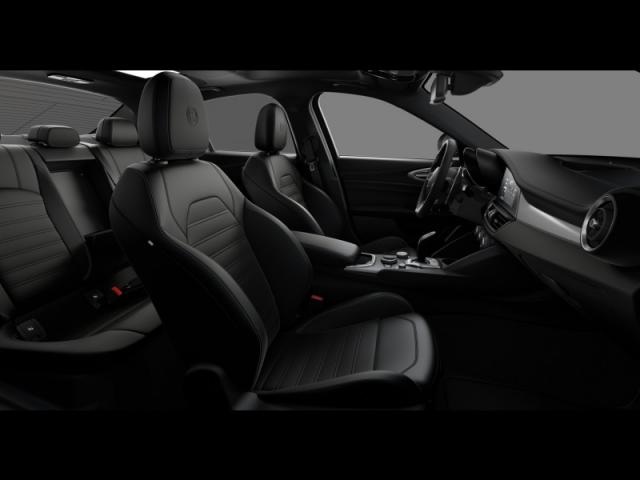 Alfa Romeo Giulia image 2