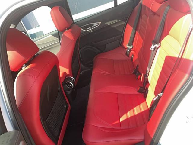 Alfa Romeo Giulia image 2