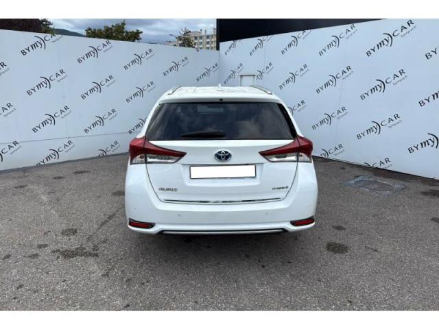 Toyota Auris image 9