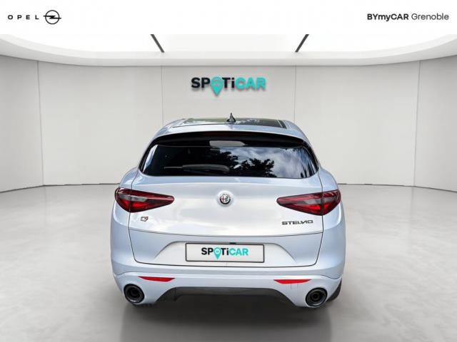 Alfa Romeo Stelvio image 8