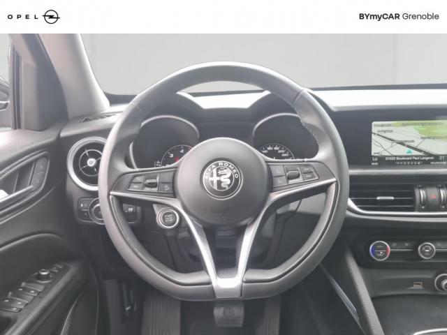 Alfa Romeo Stelvio image 2