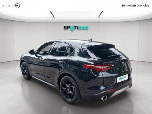 Alfa Romeo Stelvio image 8