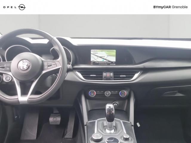 Alfa Romeo Stelvio image 9