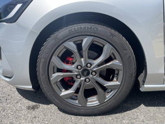 Ford Focus image 6