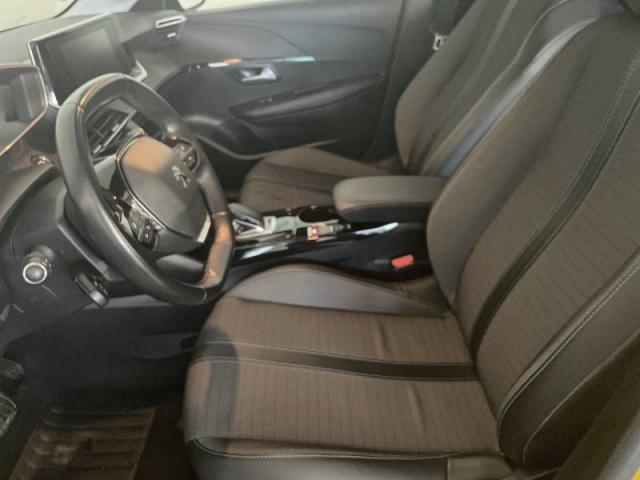 Peugeot 208 image 7