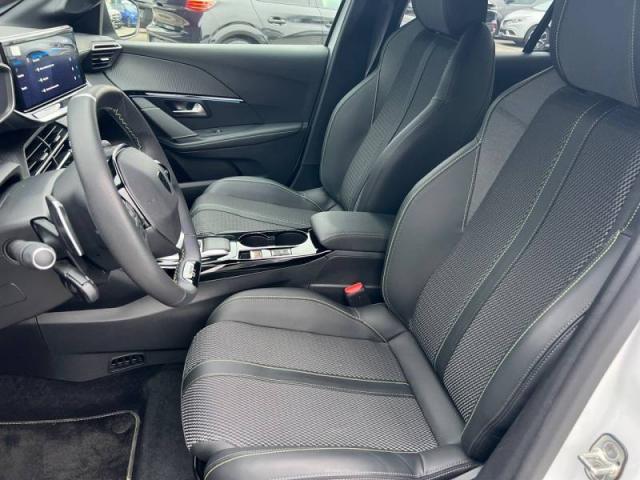 Peugeot 208 image 8