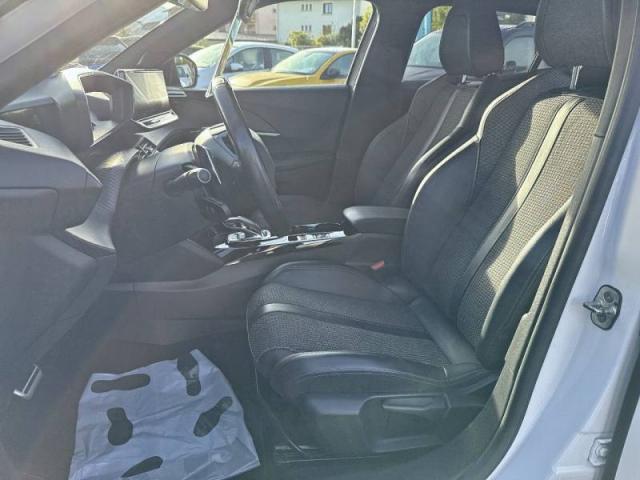 Peugeot 2008 image 7