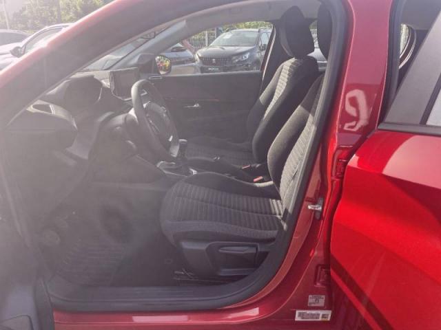Peugeot 208 image 7