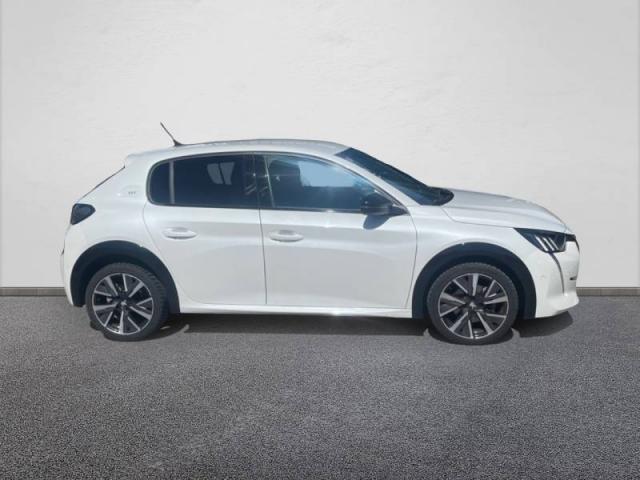 Peugeot 208 image 9