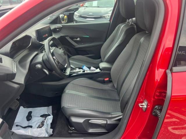 Peugeot 2008 image 8