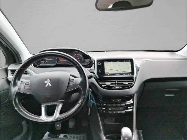 Peugeot 208 image 8