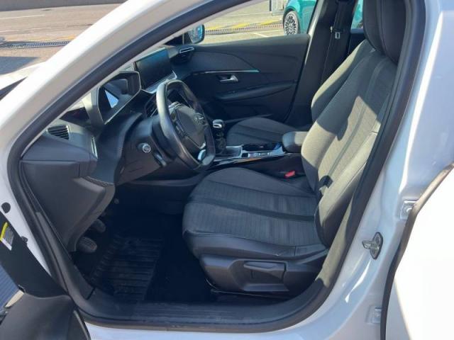 Peugeot 208 image 3