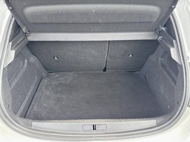 Peugeot 208 image 2