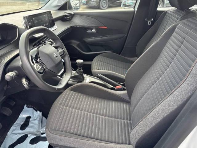 Peugeot 208 image 7