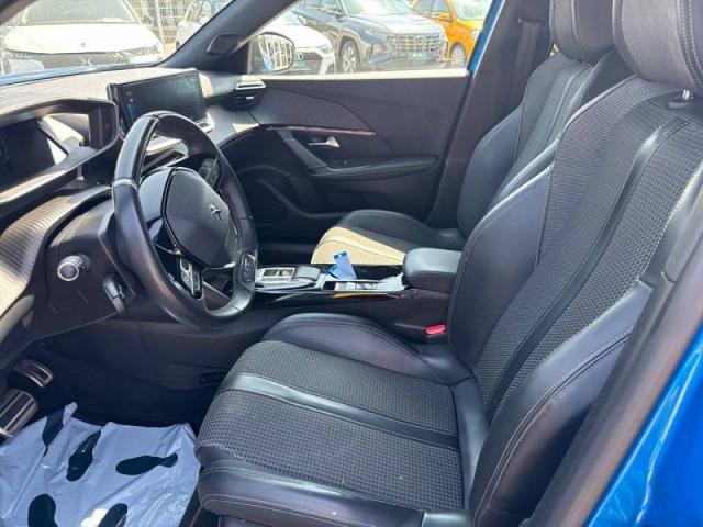 Peugeot 2008 image 8