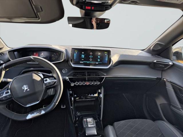 Peugeot 208 image 1