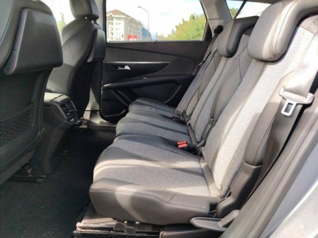 Peugeot 5008 image 2