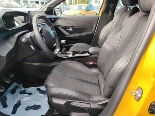 Peugeot 208 image 8