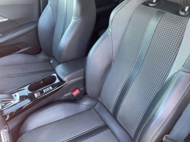 Peugeot 2008 image 8