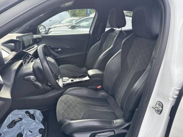 Peugeot 2008 image 6