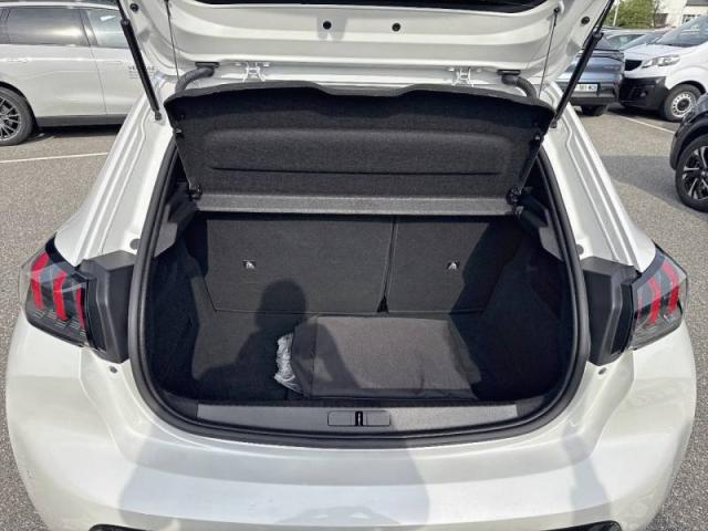 Peugeot 208 image 8