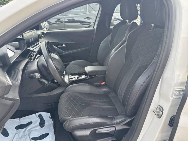 Peugeot 208 image 4