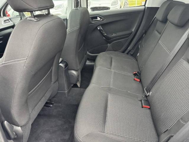 Peugeot 208 image 7