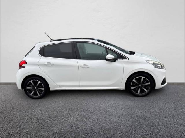 Peugeot 208 image 6