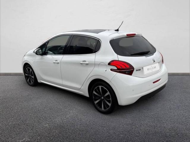 Peugeot 208 image 9