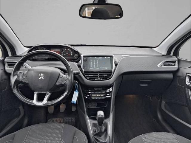 Peugeot 208 image 2