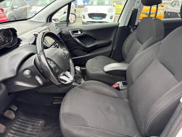 Peugeot 208 image 3