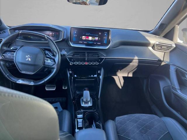 Peugeot 2008 image 2