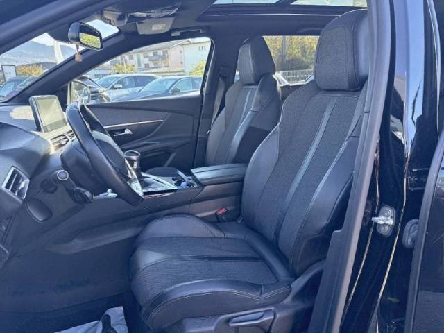 Peugeot 5008 image 1